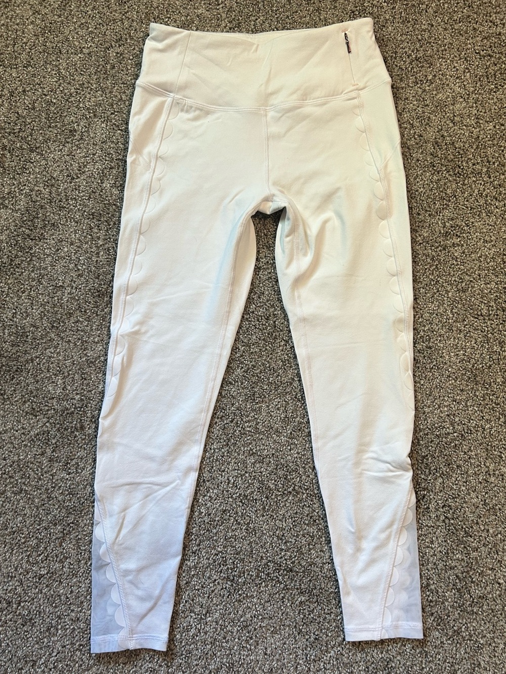 CALIA by Carrie Underwood Cream High-Waist Leggings with Scallop Trim